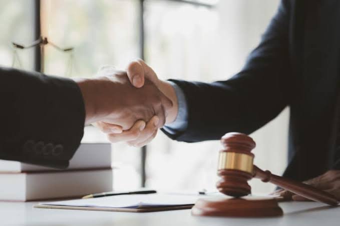 Antes de Hablar con la Aseguradora, Lea Estas 7 Razones Por Las Que Deberia Contratar a un Abogado de Lesiones Personales